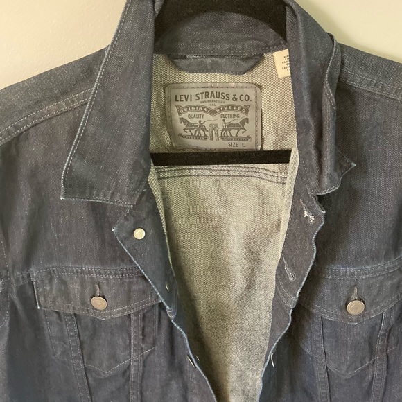 LEVI’S | Dark Wash Denim Trucker Jacket - Picture 1 of 8